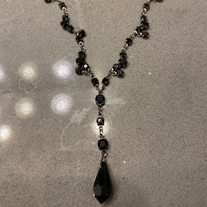 Cache matching necklace and earrings